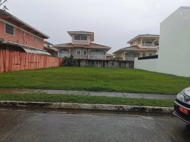 Venta de terreno en Altos de Panamá.