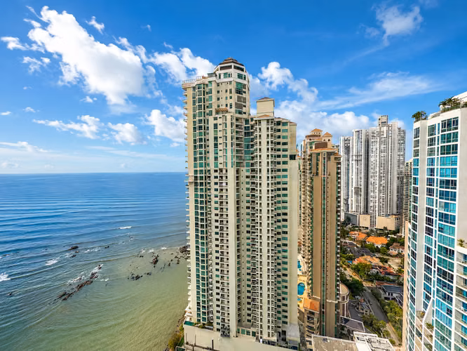 Venta de apartamento en Punta Pacífica - Frente al mar