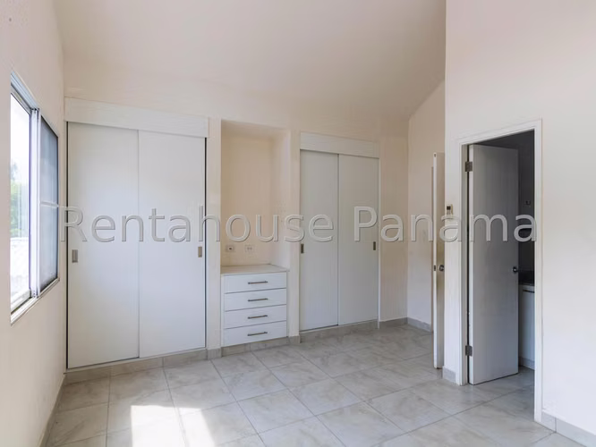 Vendo Casa en PLAYA DORADA OF 26-8541