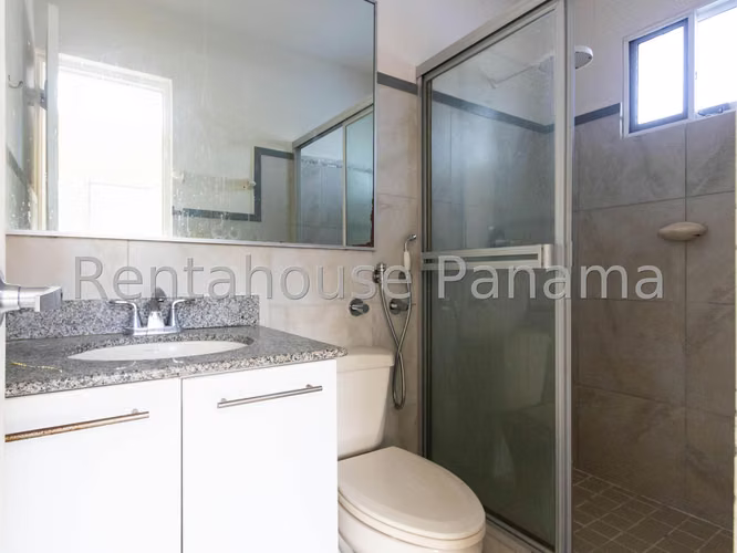 Vendo Casa en PLAYA DORADA OF 26-8541
