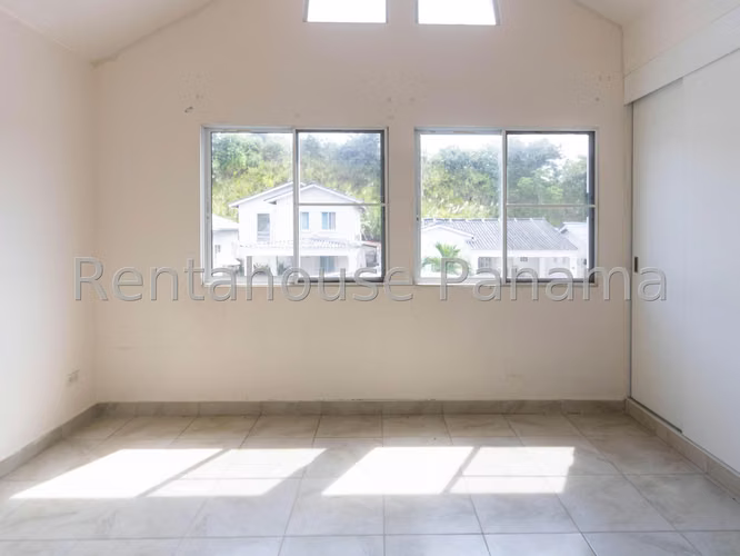 Vendo Casa en PLAYA DORADA OF 26-8541