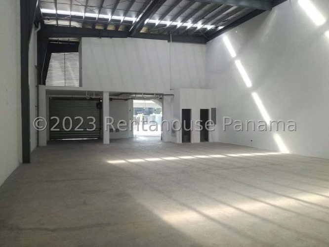 Galera en Venta en Parque Lefevre JG