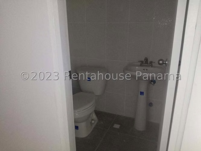 Galera en Venta en Parque Lefevre JG