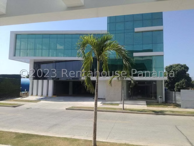 Galera en Venta en Parque Lefevre JG