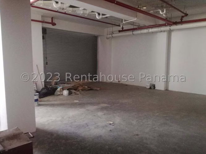 Galera en Venta en Parque Lefevre JG