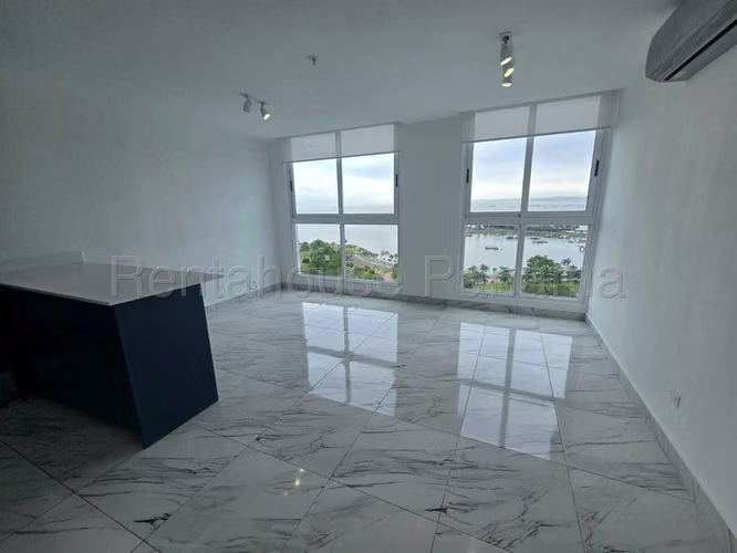 Apartamento en Alquiler en Avenida Balboa  JG