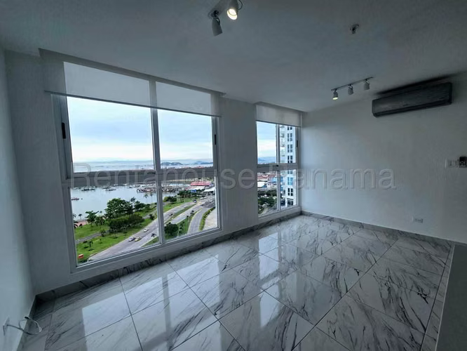 Apartamento en Alquiler en Avenida Balboa  JG