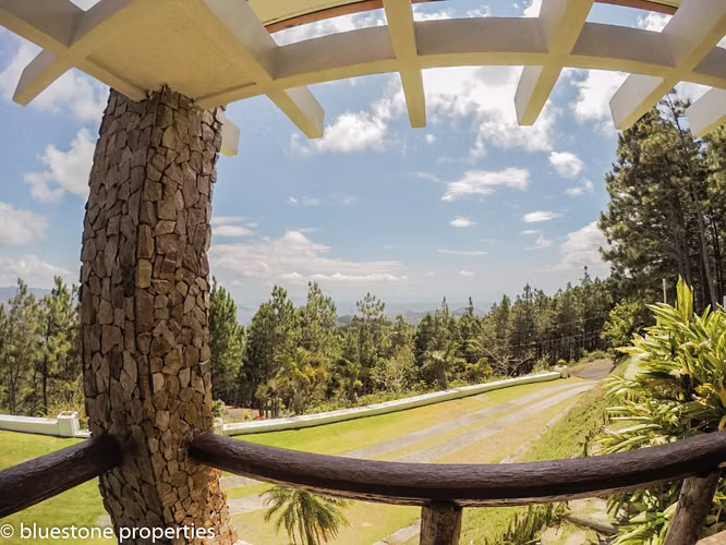 Altos del Maria - Casa de Campo - 3,915mts2 de terreno - 400,000