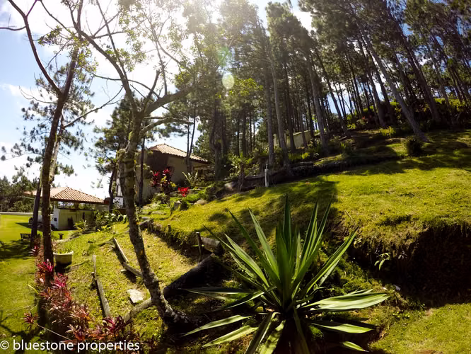 Altos del Maria - Casa de Campo - 3,915mts2 de terreno - 400,000