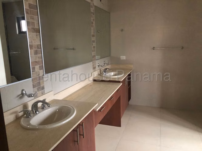 Venta de Casa en Costa Sur DORAL NS