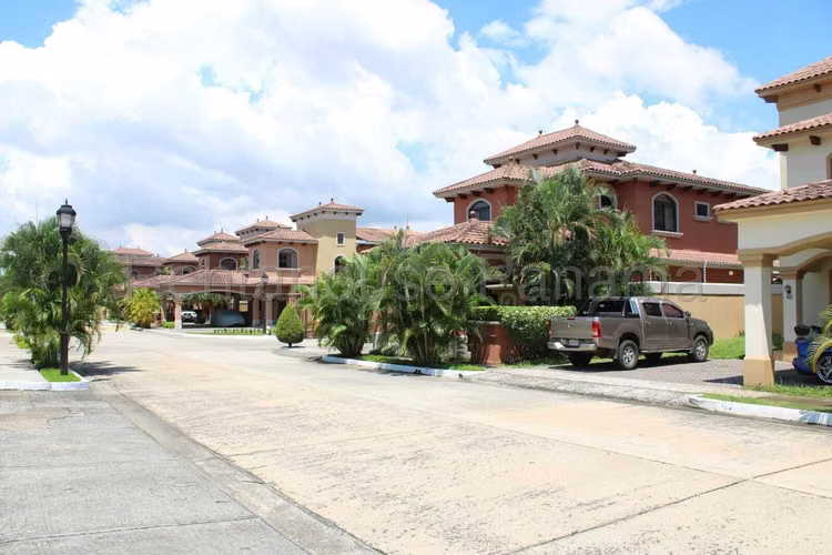 Venta de Casa en Costa Sur DORAL NS