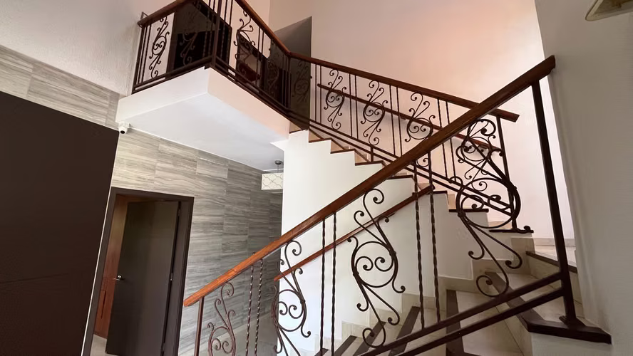 Venta de casa de 2 niveles en El Doral, Costa Sur