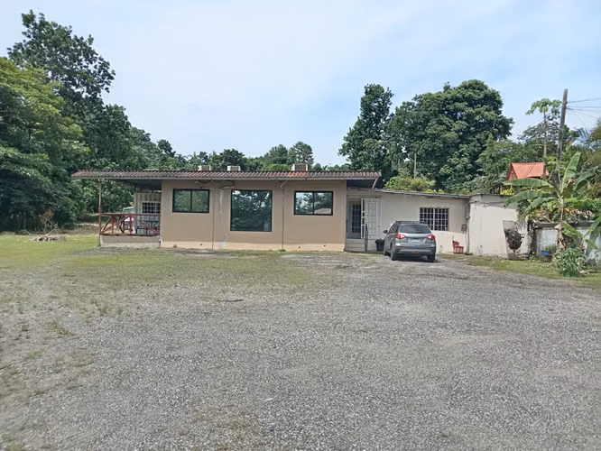 Land of 6000 meters with galley, workshop and office