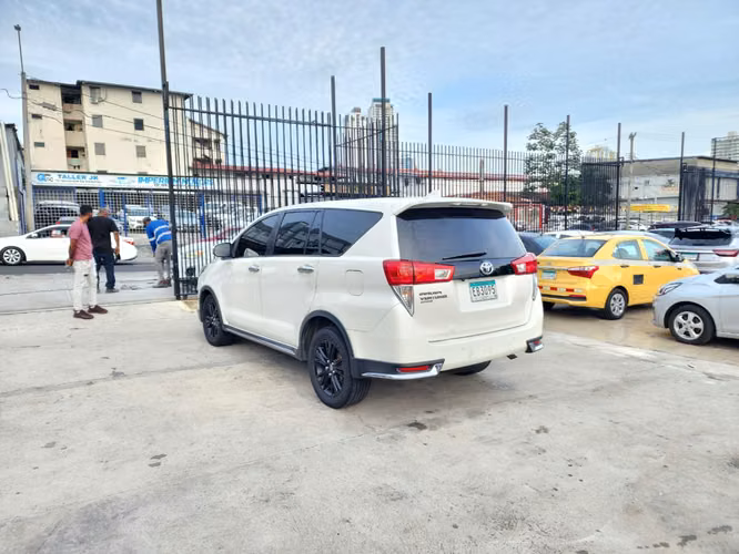 Toyota Innova 2020
