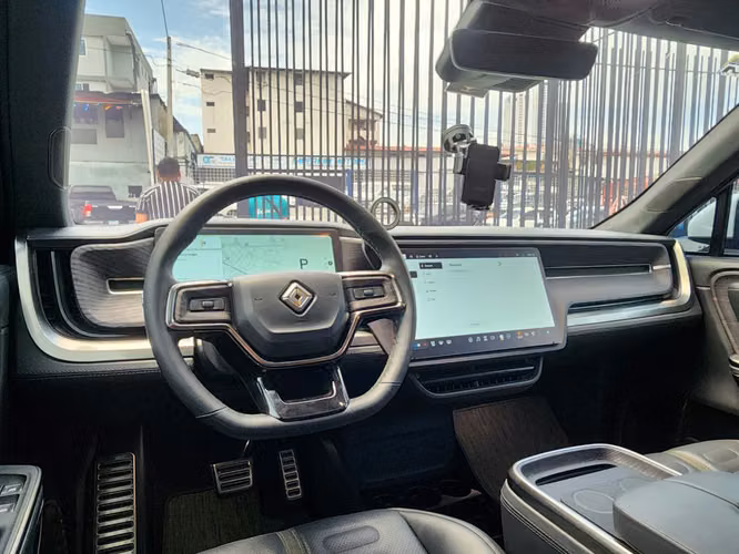 Rivian R1S 2023