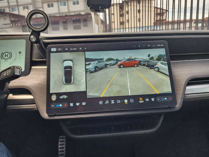 Rivian R1S 2023