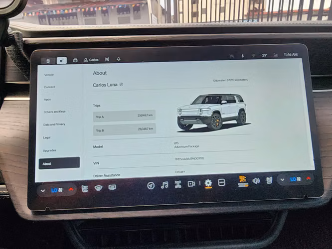 Rivian R1S 2023