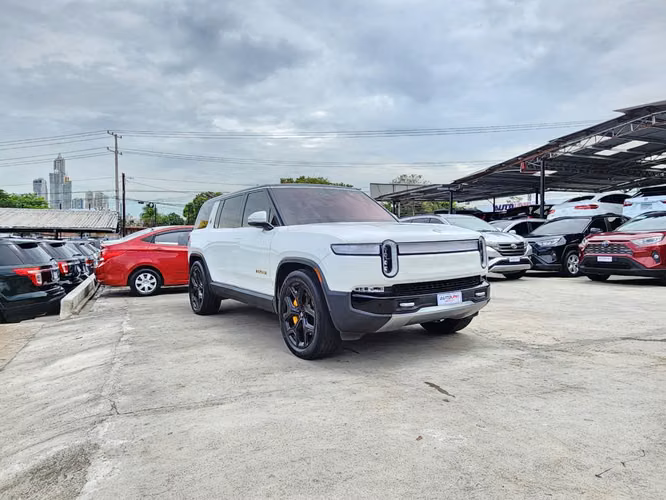 Rivian R1S 2023