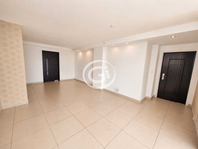 Venta Apartamento Reposeído Bancario King´s Park 3 habitaciones