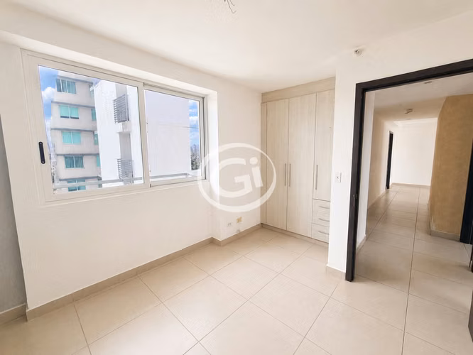 Venta Apartamento Reposeído Bancario King´s Park 3 habitaciones