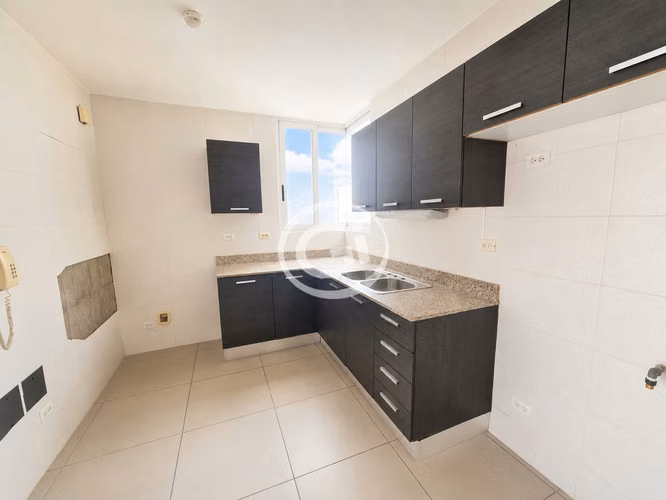 Venta Apartamento Reposeído Bancario King´s Park 3 habitaciones