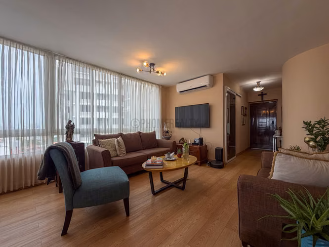 Apartamento en Venta en Hato Pintado Panamá con Estudio, Balcón y Amplios Espacios