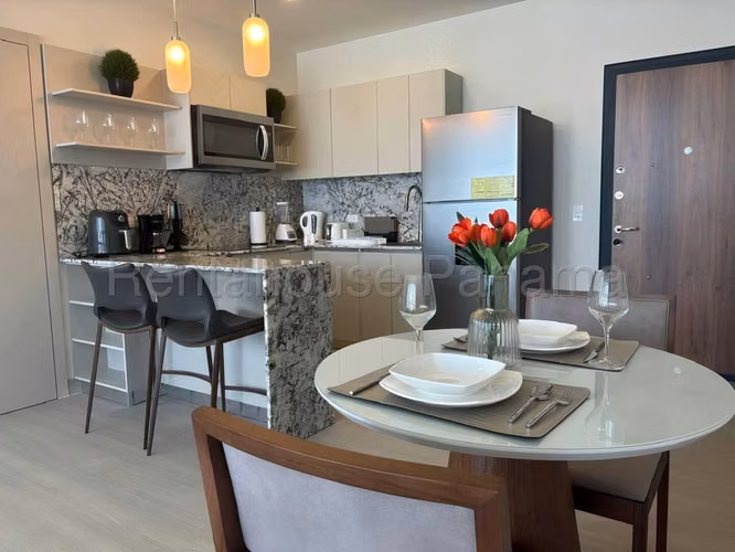 Se Alquila Apartamento en Costa del Este LA26-8548