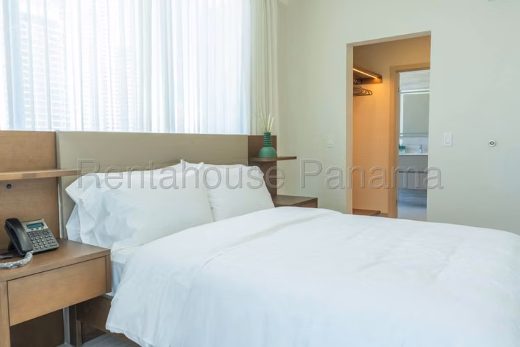 Se Alquila Apartamento en Costa del Este LA26-8548