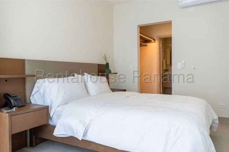 Se Alquila Apartamento en Costa del Este LA26-8552