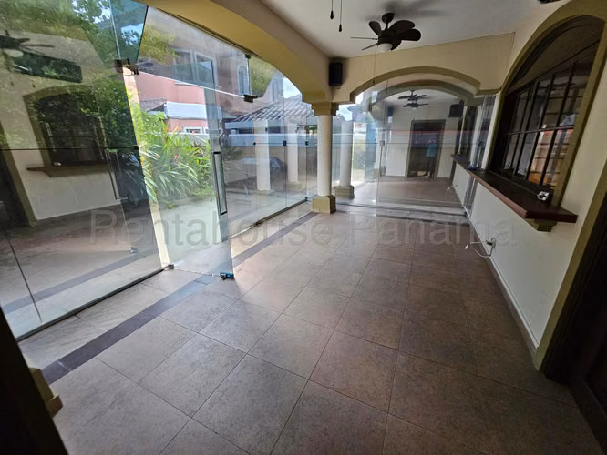 Se Vende Casa en Costa Sur LA26-8675