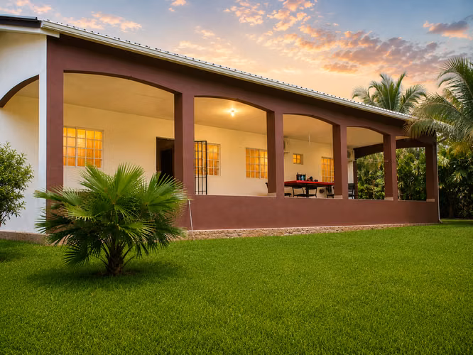 Casa De 3 Dormitorios + Apartamento Independiente En Venta Cerca De Playa El Estero, Las Tablas