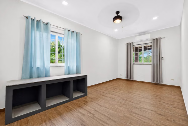 Casa De 3 Dormitorios + Apartamento Independiente En Venta Cerca De Playa El Estero, Las Tablas