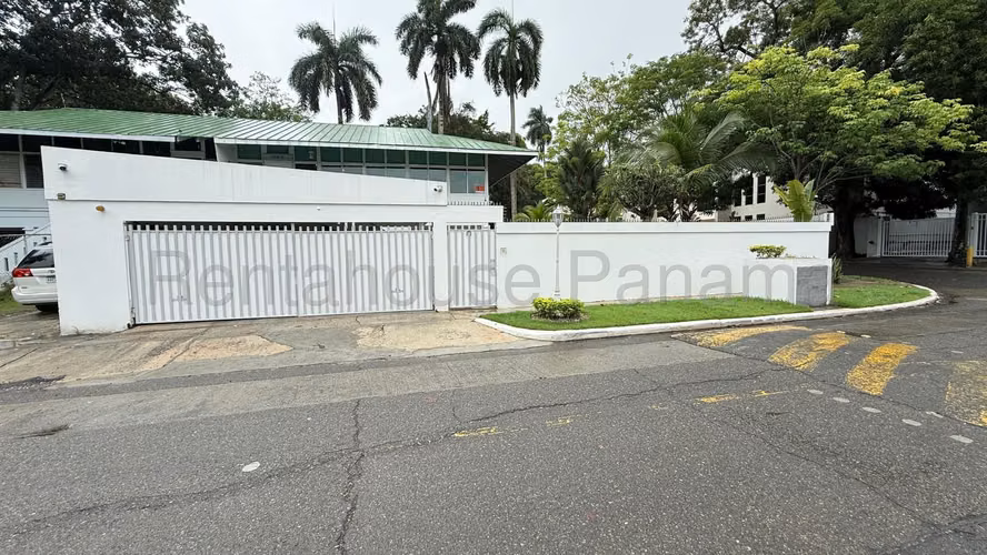 Casa Amplia Y Familiar en Venta en Ancon 25*10135Mfk - Imagen 2