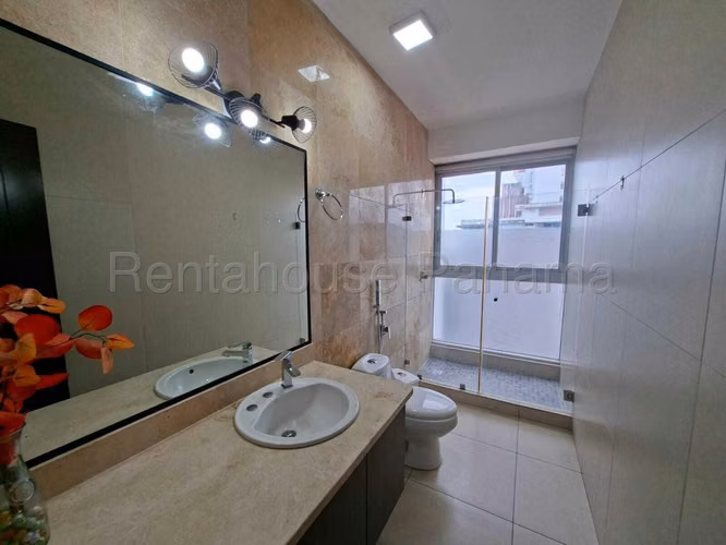 Venta de apartamento en la Avenida Balboa AK