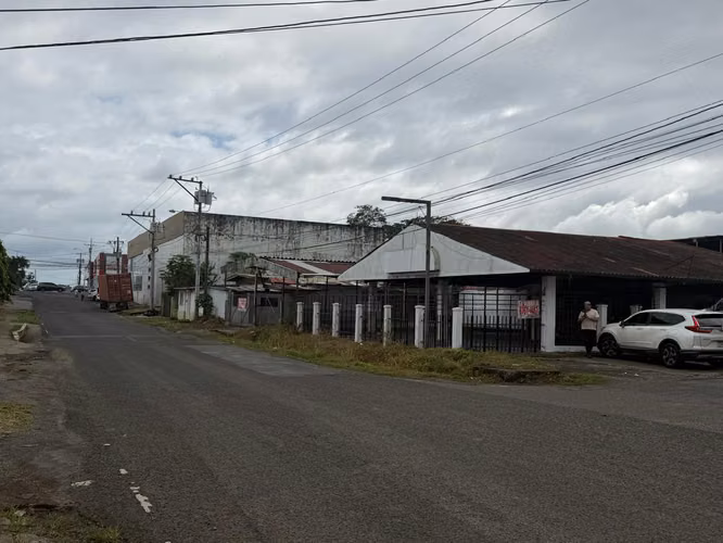 Alquilo Local Comercial en La Chorrera al frente del Estadio Musquita Sanchez