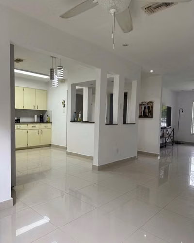 Apartment for Rent in Clayton – Spacious, Private & Quiet