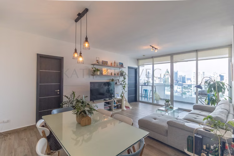 Apartamento con hermosas vistas en Harmony Tower en el corazón de la Ciudad