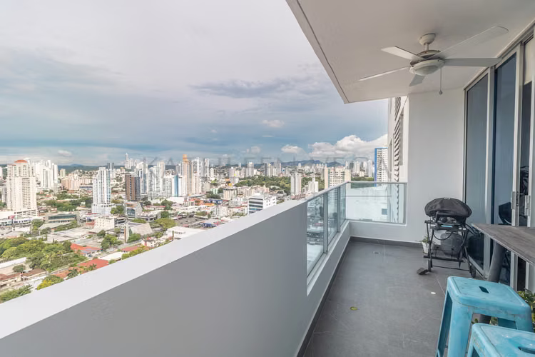 Apartamento con hermosas vistas en Harmony Tower en el corazón de la Ciudad