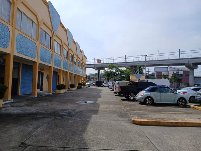 ALQUILO GALERA EN VIA TOCUMEN DR