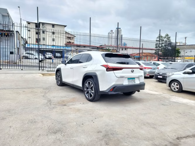 Lexus UX250H 2023