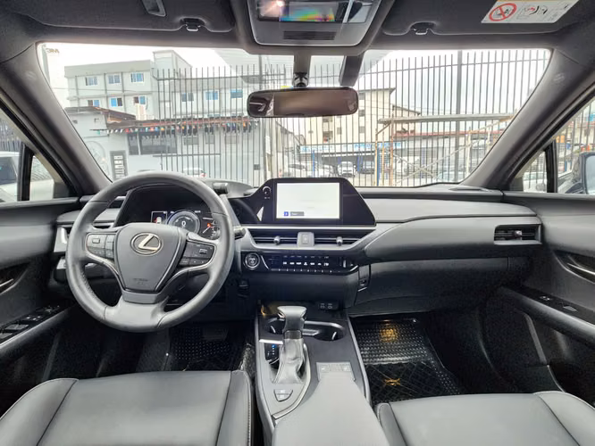 Lexus UX250H 2023