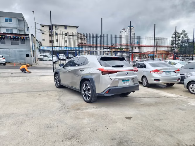 Lexus UX250H 2020