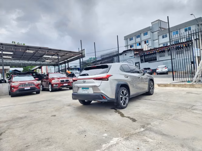 Lexus UX250H 2020