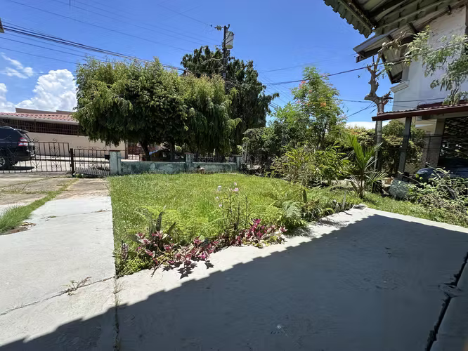 Se Vende Casa con Patio en Betania 