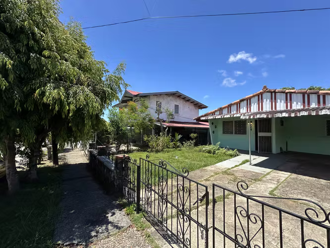 Se Vende Casa con Patio en Betania 