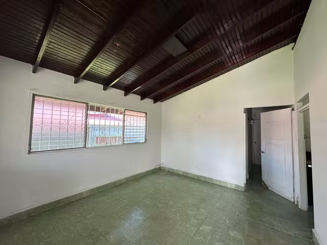 Se Vende Casa con Patio en Betania 