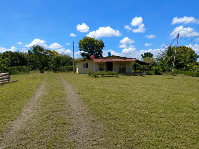 FOR SALE: 2 HECTARES WITH 1,026 METERS IN NUEVO SAN JUAN COLON