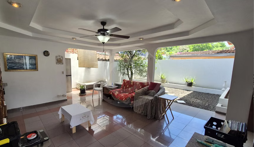 Venta Casa La Alameda, terraza, ático, excelente ubicación. Precio Oportunidad. - Imagen 6