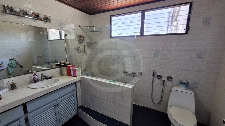 Venta Casa La Alameda, terraza, ático, excelente ubicación. Precio Oportunidad. - Imagen 9