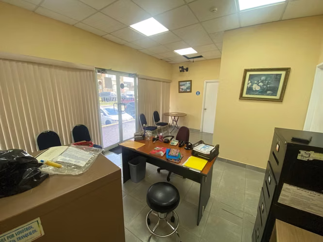 Local comercial en venta en PH Centro Médico Cuatro Altos, Colón| Ideal para clínica.